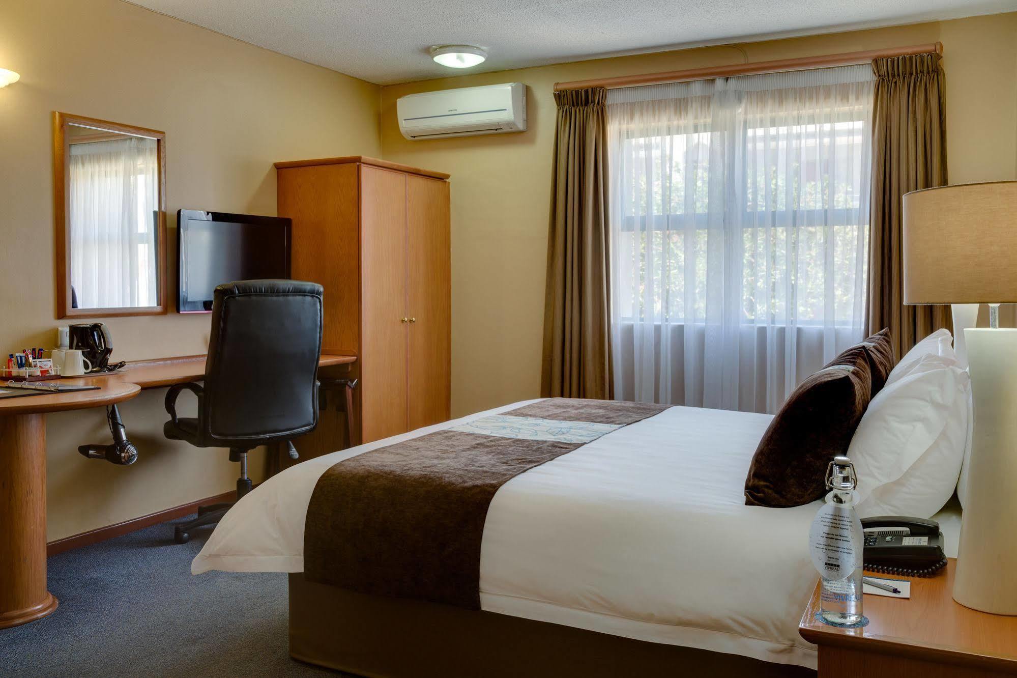 Protea Hotel By Marriott Cape Town Tyger Valley Bellville Dış mekan fotoğraf